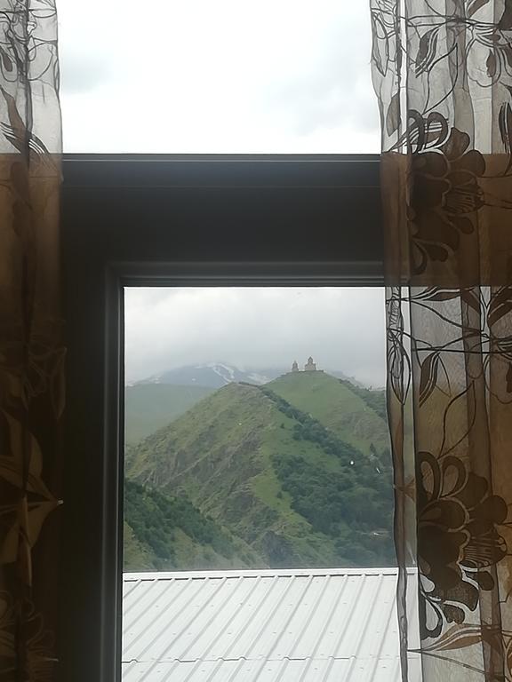 Nikoloz Guesthouse Kazbegi Exterior foto