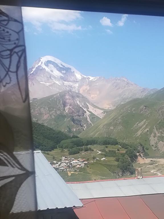 Nikoloz Guesthouse Kazbegi Exterior foto