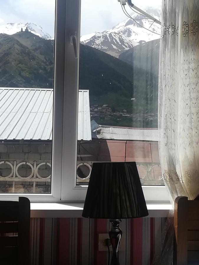 Nikoloz Guesthouse Kazbegi Exterior foto