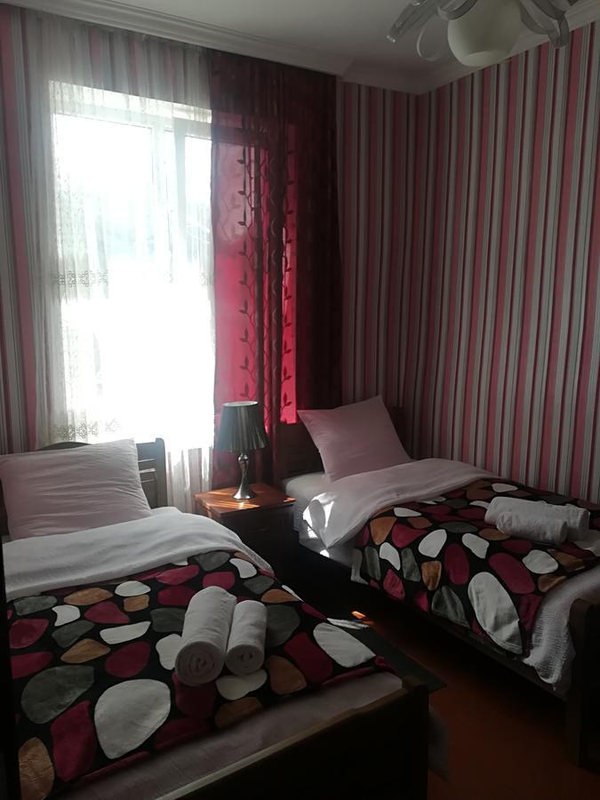 Nikoloz Guesthouse Kazbegi Exterior foto