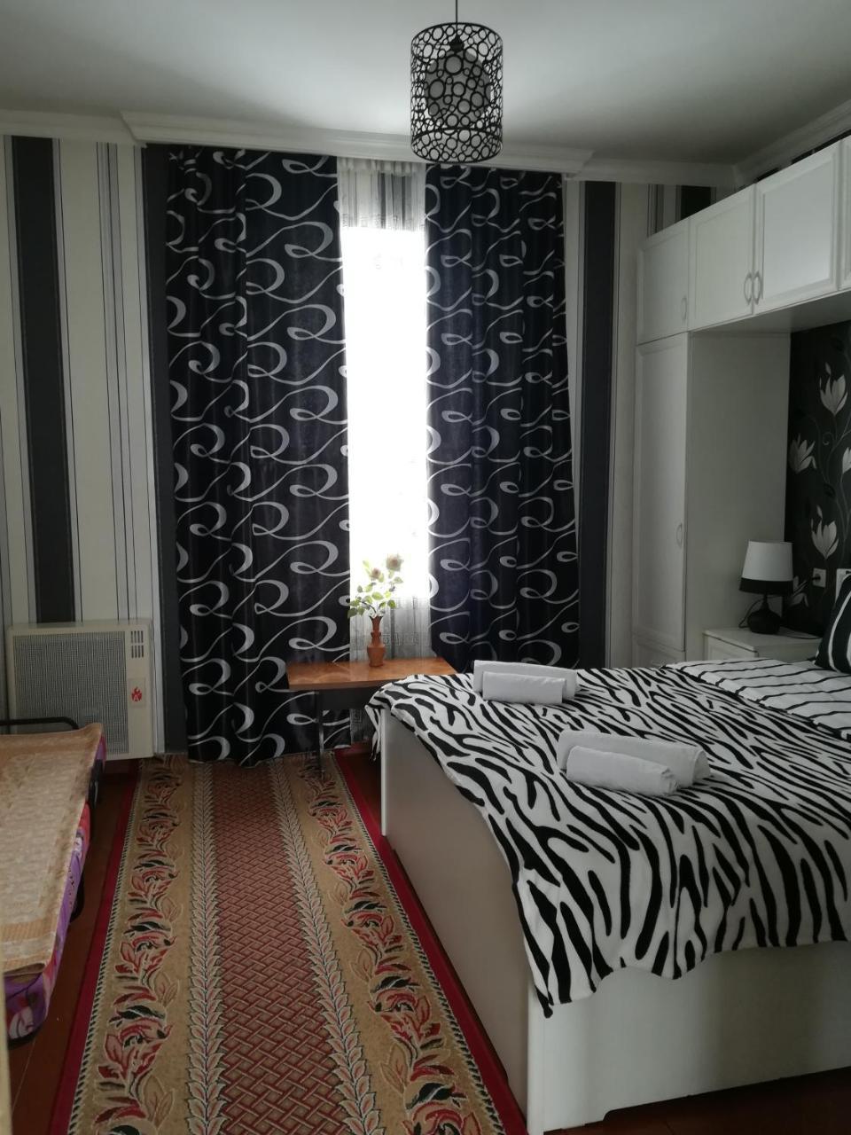 Nikoloz Guesthouse Kazbegi Exterior foto